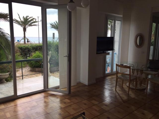91 Promenade Des Anglais Le Stellamar Nice Exteriör bild
